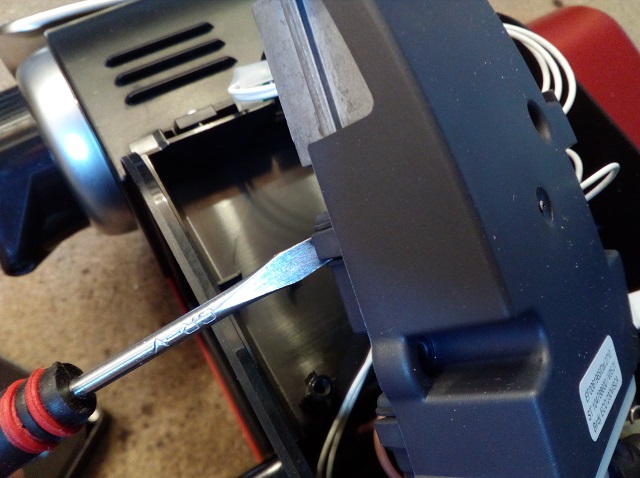 Accès carte électronique Magimix M100 Nespresso réparation condensateurs