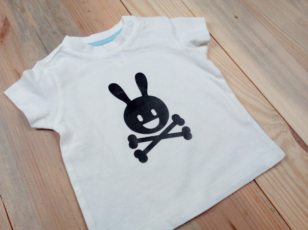 flocage t-shirt thermocollant body bébé personnalisation animation fabrication numérique silhouette cameo pirate bunny lapin